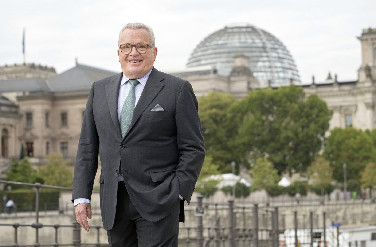 Thomas Sattelberger vorm Bundestag