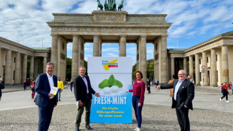 Fotoshooting für Bildungskampagne vor dem Brandenburger Tor